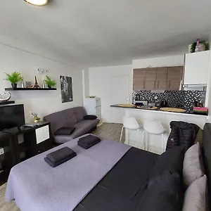 https://apartment-louvre.fr-paris.fr